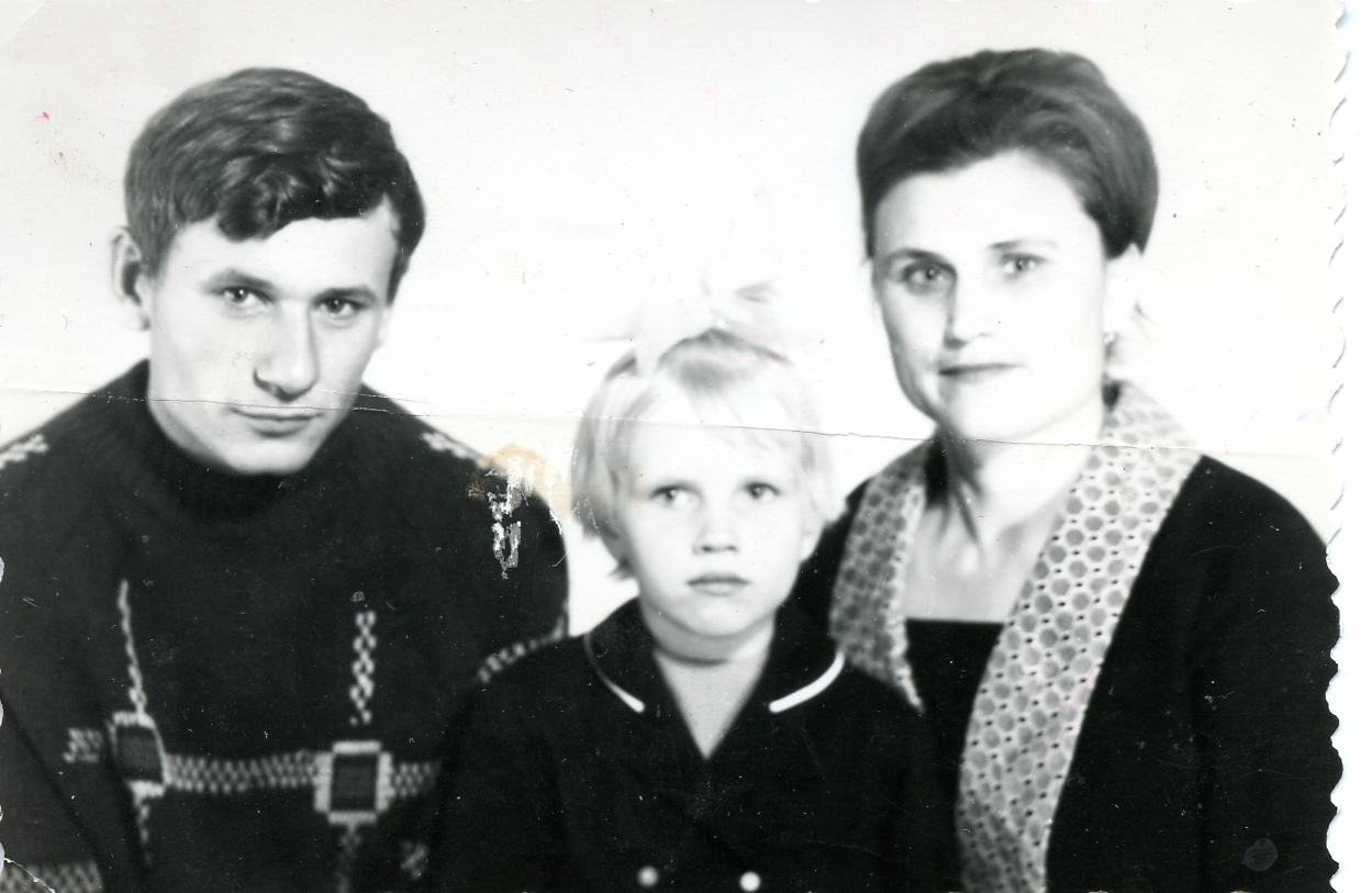 Татьяна дочь Сидора Сафроновича, Валера Захаров его внук от старшей дочери Валентины